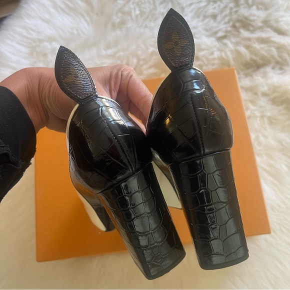 *SOLD* LOUIS VUITTON Pump Heels Wedge Leather Snake LV Print - Picture 3 of 11